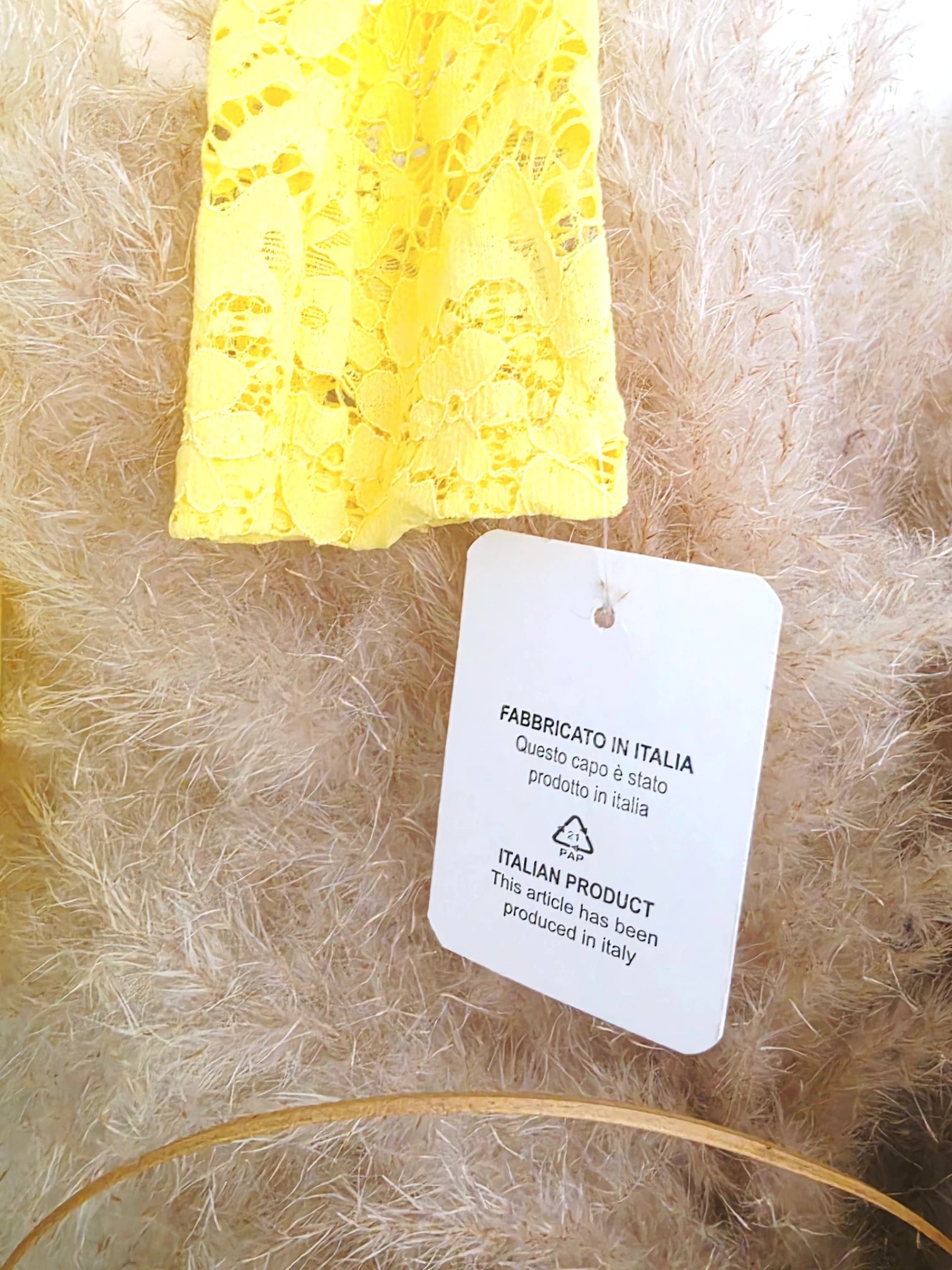 Veste soleil aux manches en dentelle