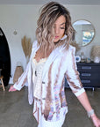 Veste cintrée tie and dye munie de strass au dos.