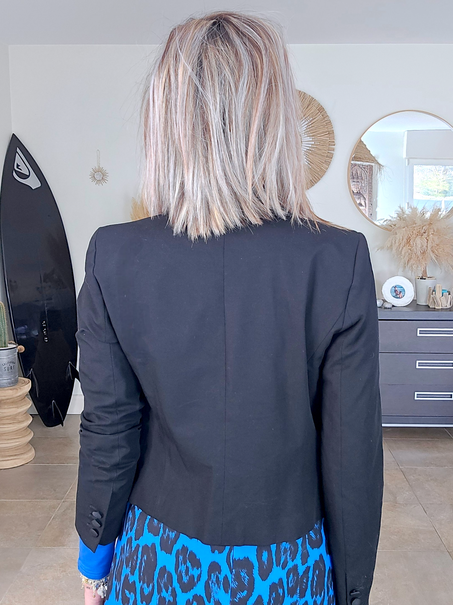 Veste courte et cintrée noire - 𝐌𝐚𝐫𝐢𝐧𝐚𝟒𝟒𝐟𝐚𝐦𝐢𝐥𝐲