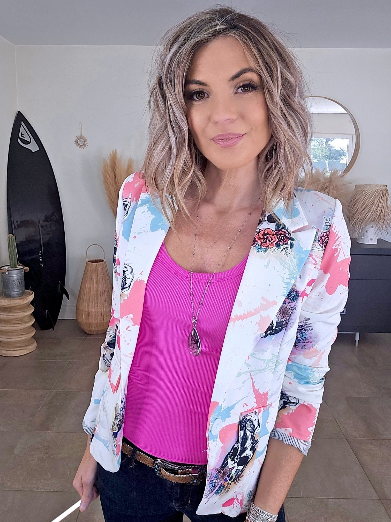 Veste blanche cintrée à imprimé skull - 𝐌𝐚𝐫𝐢𝐧𝐚𝟒𝟒𝐟𝐚𝐦𝐢𝐥𝐲