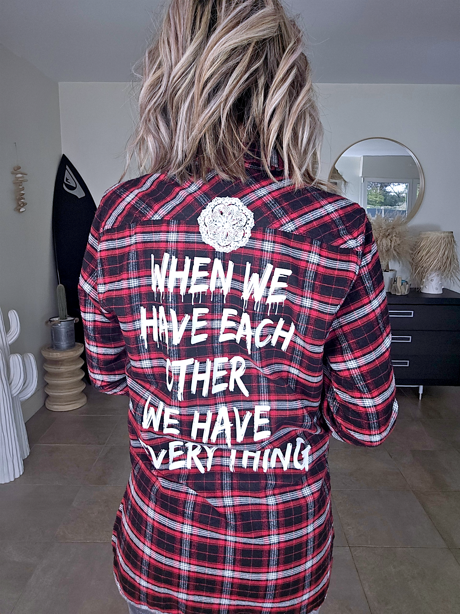 Chemise tunique à inscriptions au dos - 𝐌𝐚𝐫𝐢𝐧𝐚𝟒𝟒𝐟𝐚𝐦𝐢𝐥𝐲
