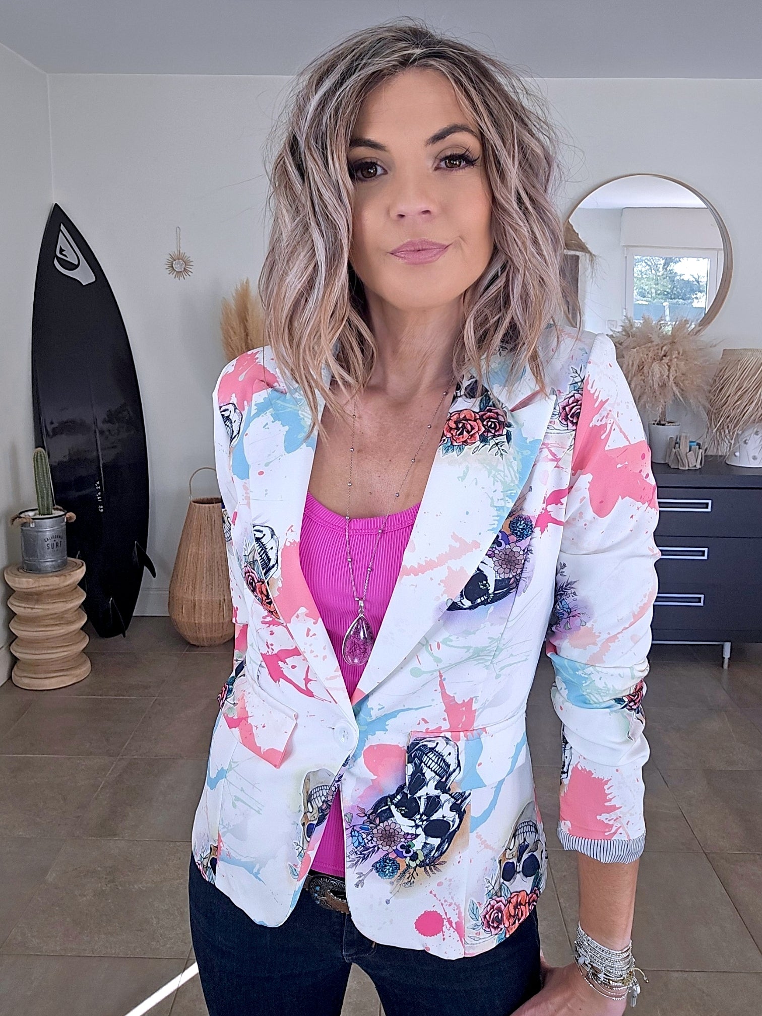 Veste blanche cintrée à imprimé skull - 𝐌𝐚𝐫𝐢𝐧𝐚𝟒𝟒𝐟𝐚𝐦𝐢𝐥𝐲