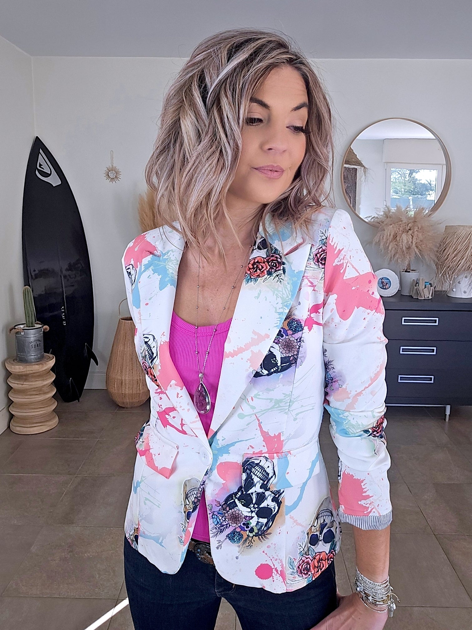 Veste blanche cintrée à imprimé skull - 𝐌𝐚𝐫𝐢𝐧𝐚𝟒𝟒𝐟𝐚𝐦𝐢𝐥𝐲