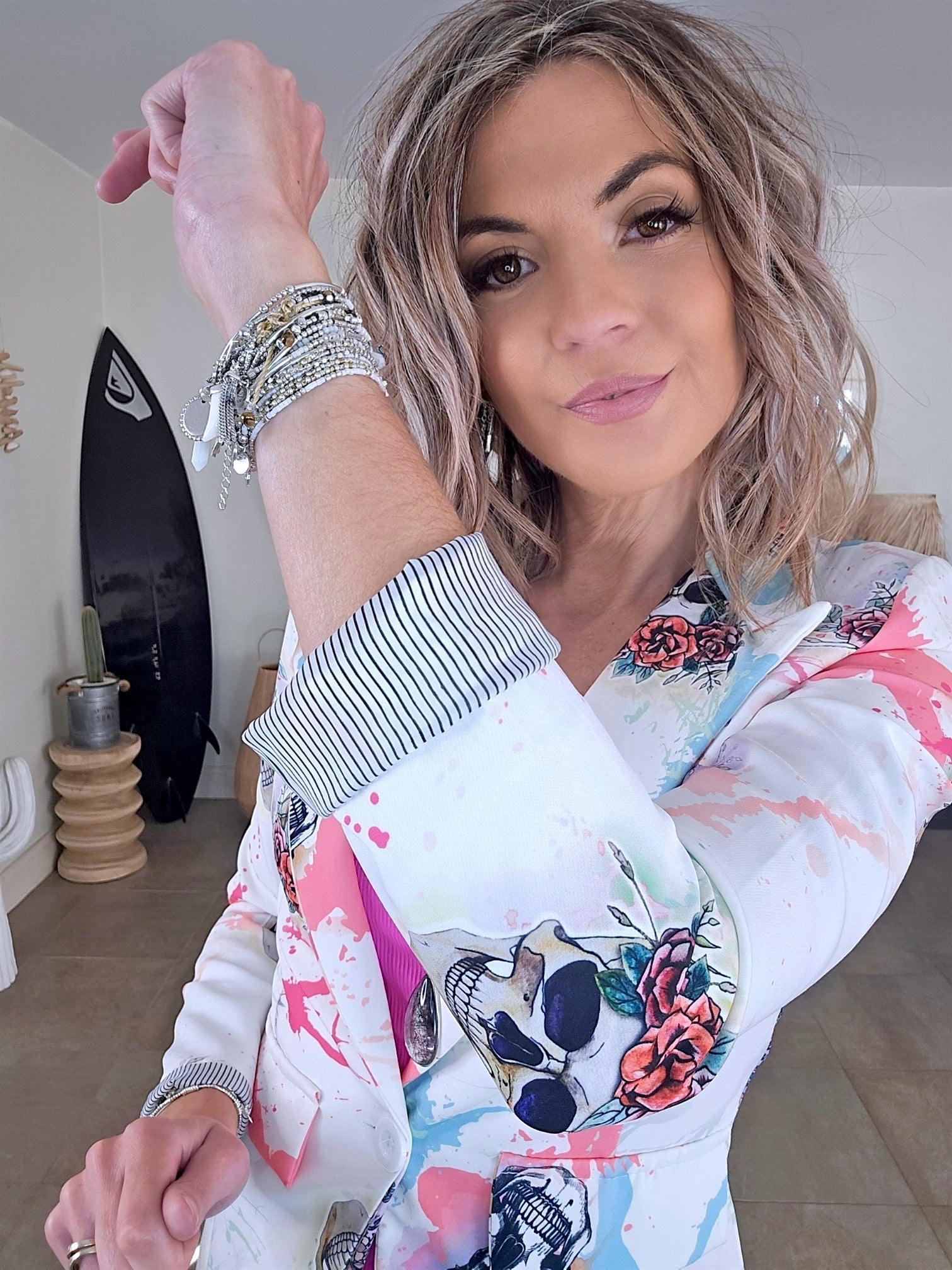 Veste blanche cintrée à imprimé skull - 𝐌𝐚𝐫𝐢𝐧𝐚𝟒𝟒𝐟𝐚𝐦𝐢𝐥𝐲