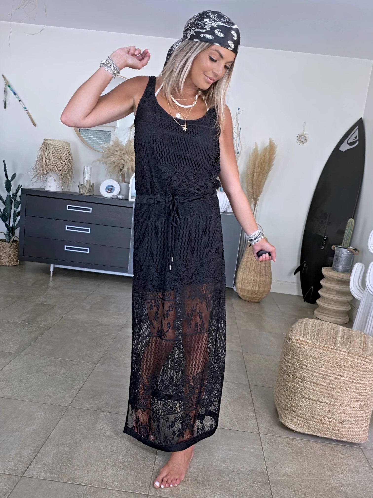 Robe noire ajourée