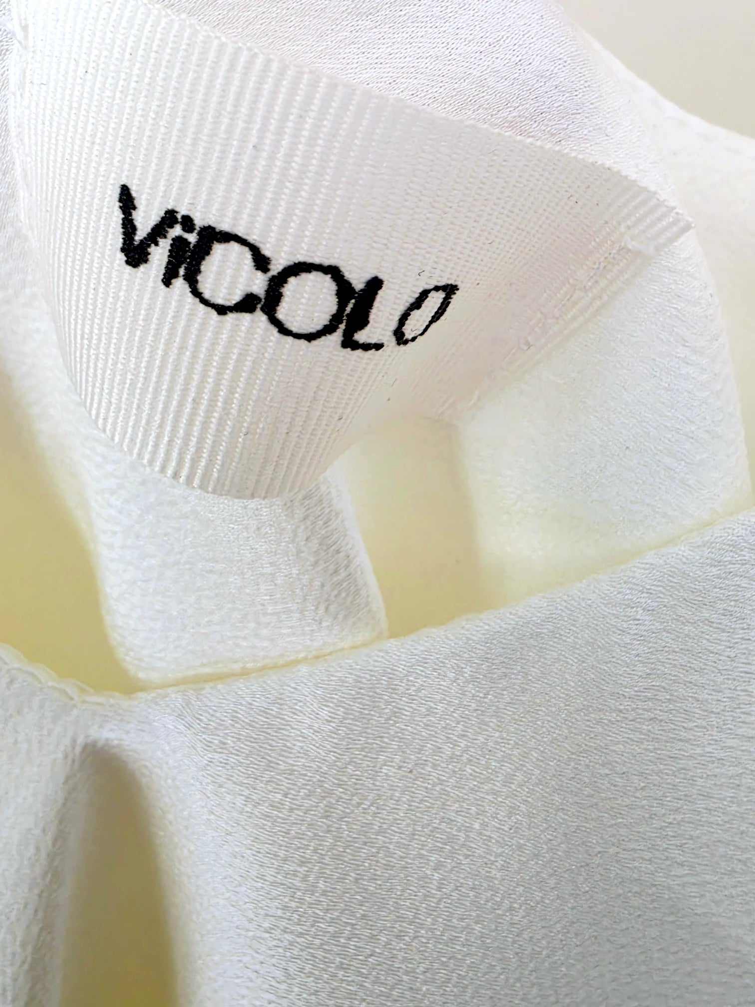 Débardeur blanc à encolure en V