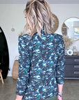 Veste cintrée à imprimé camouflage
