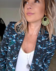 Veste cintrée à imprimé camouflage
