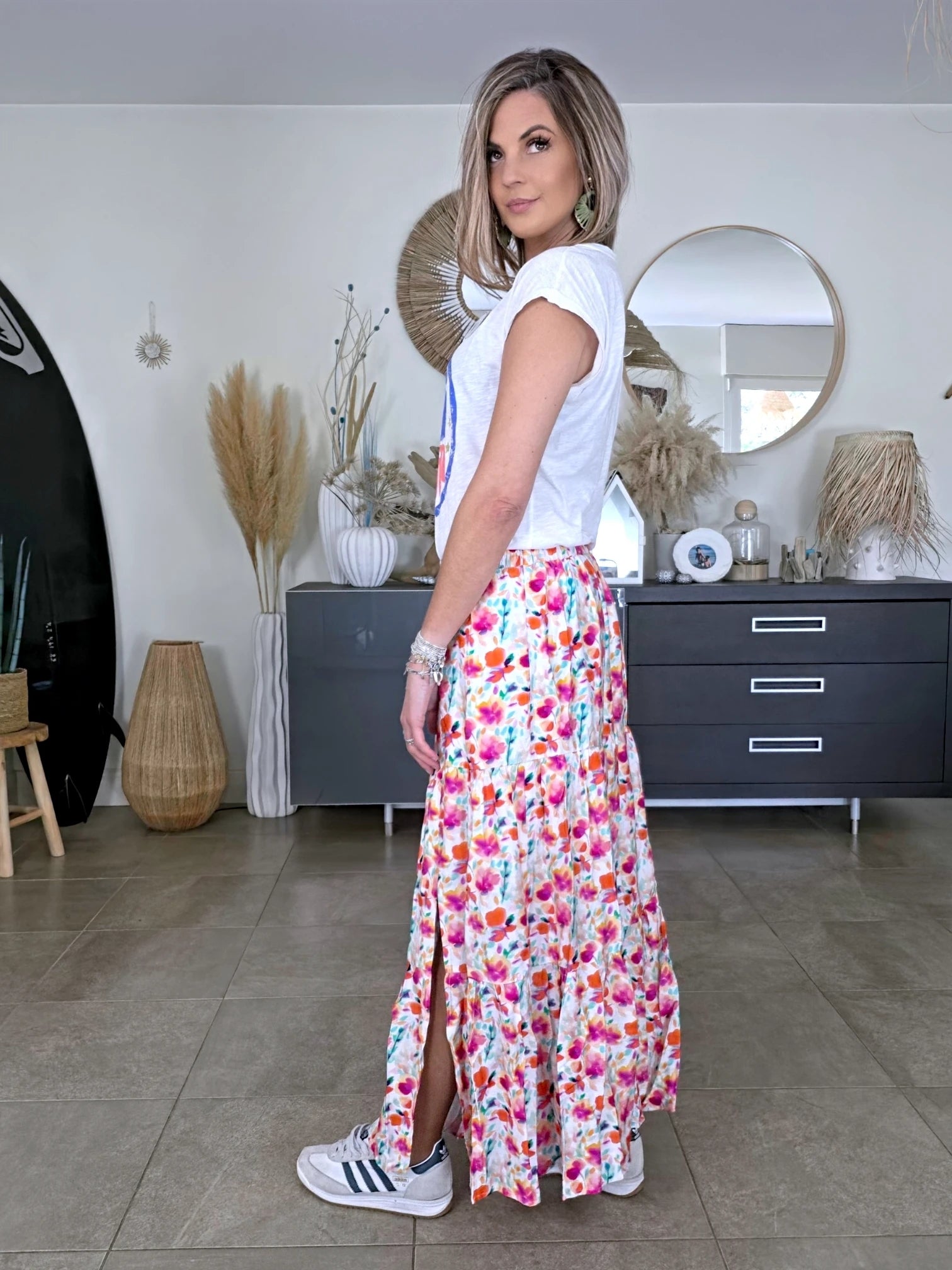 Jupe blanche à imprimé fleuri - 𝐌𝐚𝐫𝐢𝐧𝐚𝟒𝟒𝐟𝐚𝐦𝐢𝐥𝐲