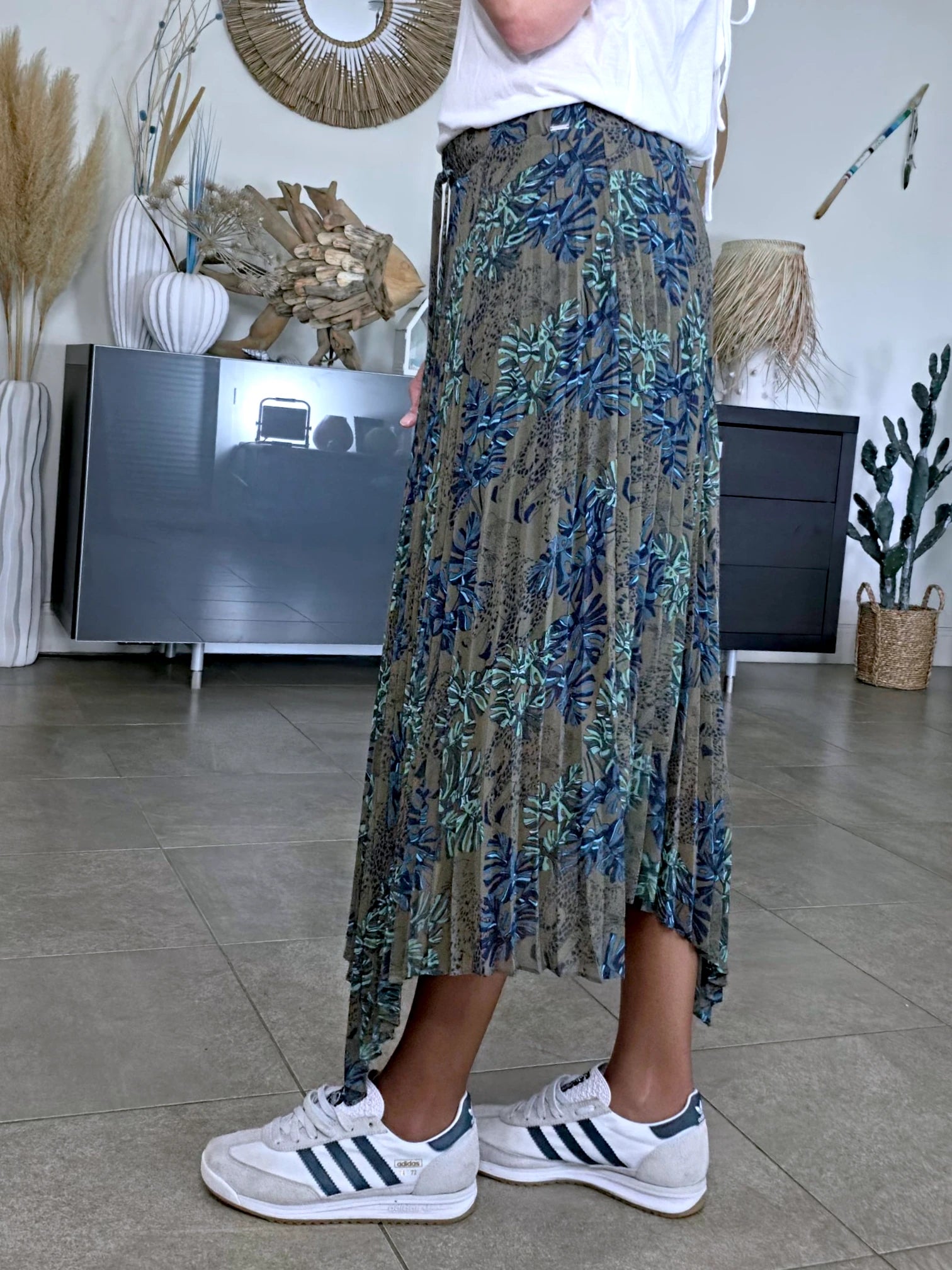 Jupe asymétrique kaki à imprimé - 𝐌𝐚𝐫𝐢𝐧𝐚𝟒𝟒𝐟𝐚𝐦𝐢𝐥𝐲