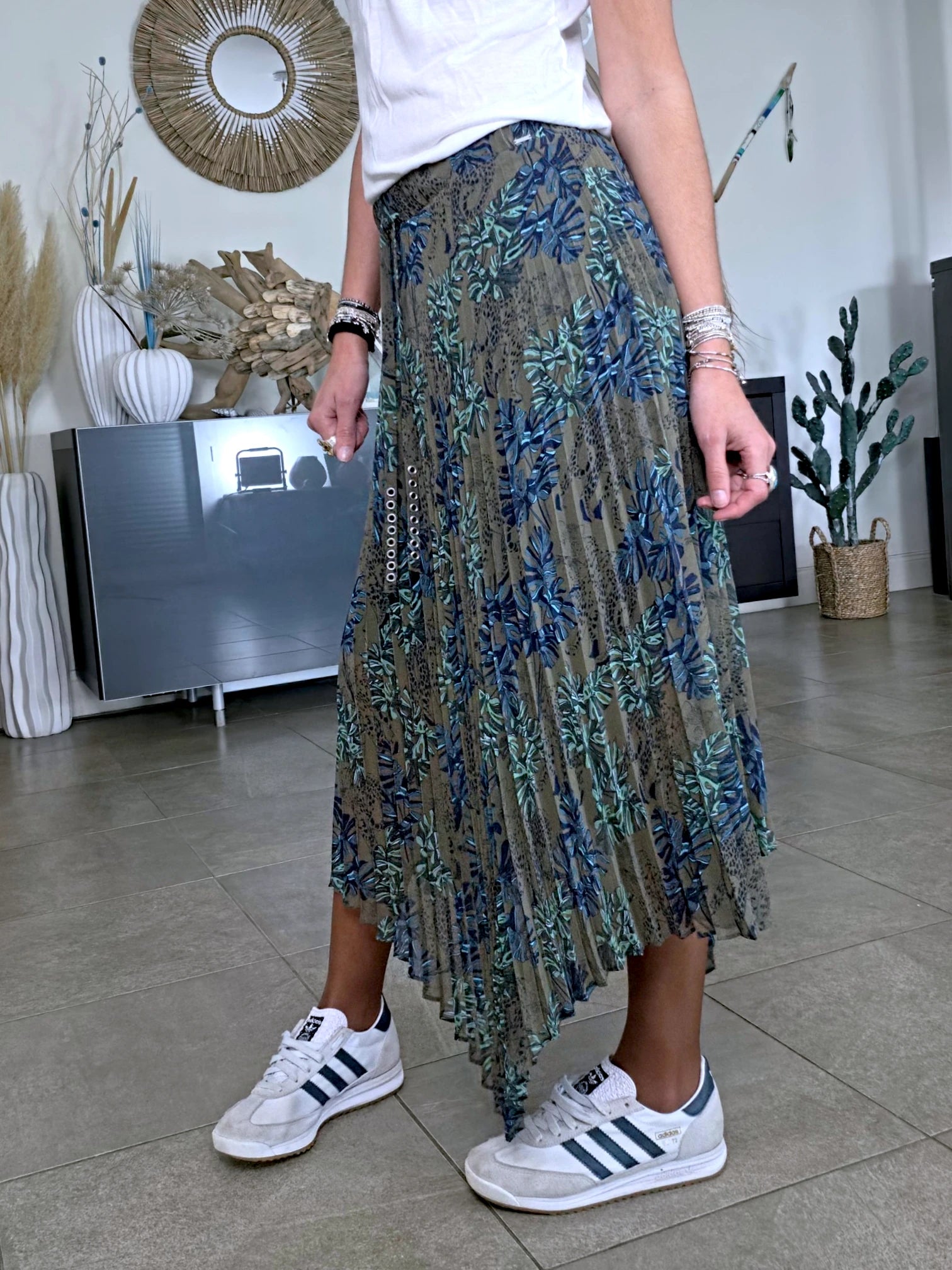 Jupe asymétrique kaki à imprimé - 𝐌𝐚𝐫𝐢𝐧𝐚𝟒𝟒𝐟𝐚𝐦𝐢𝐥𝐲