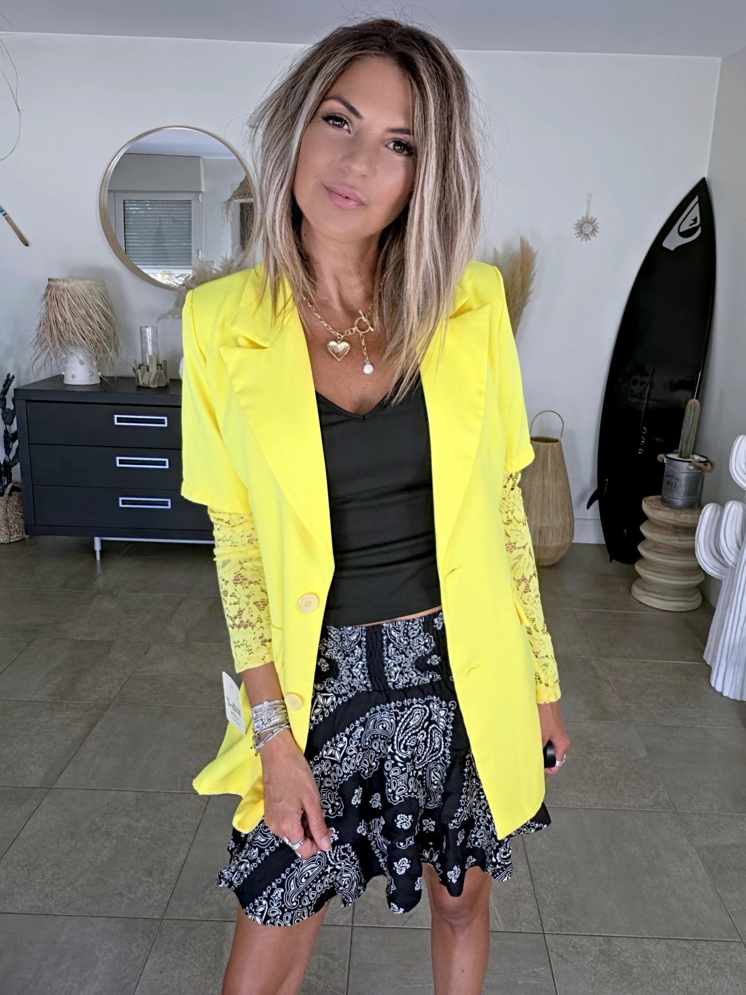 Veste soleil aux manches en dentelle