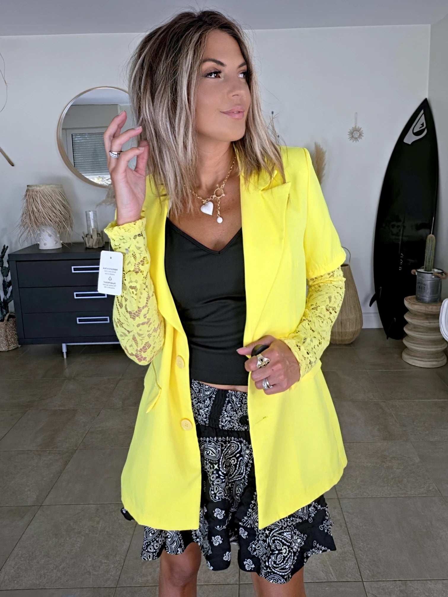 Veste soleil aux manches en dentelle