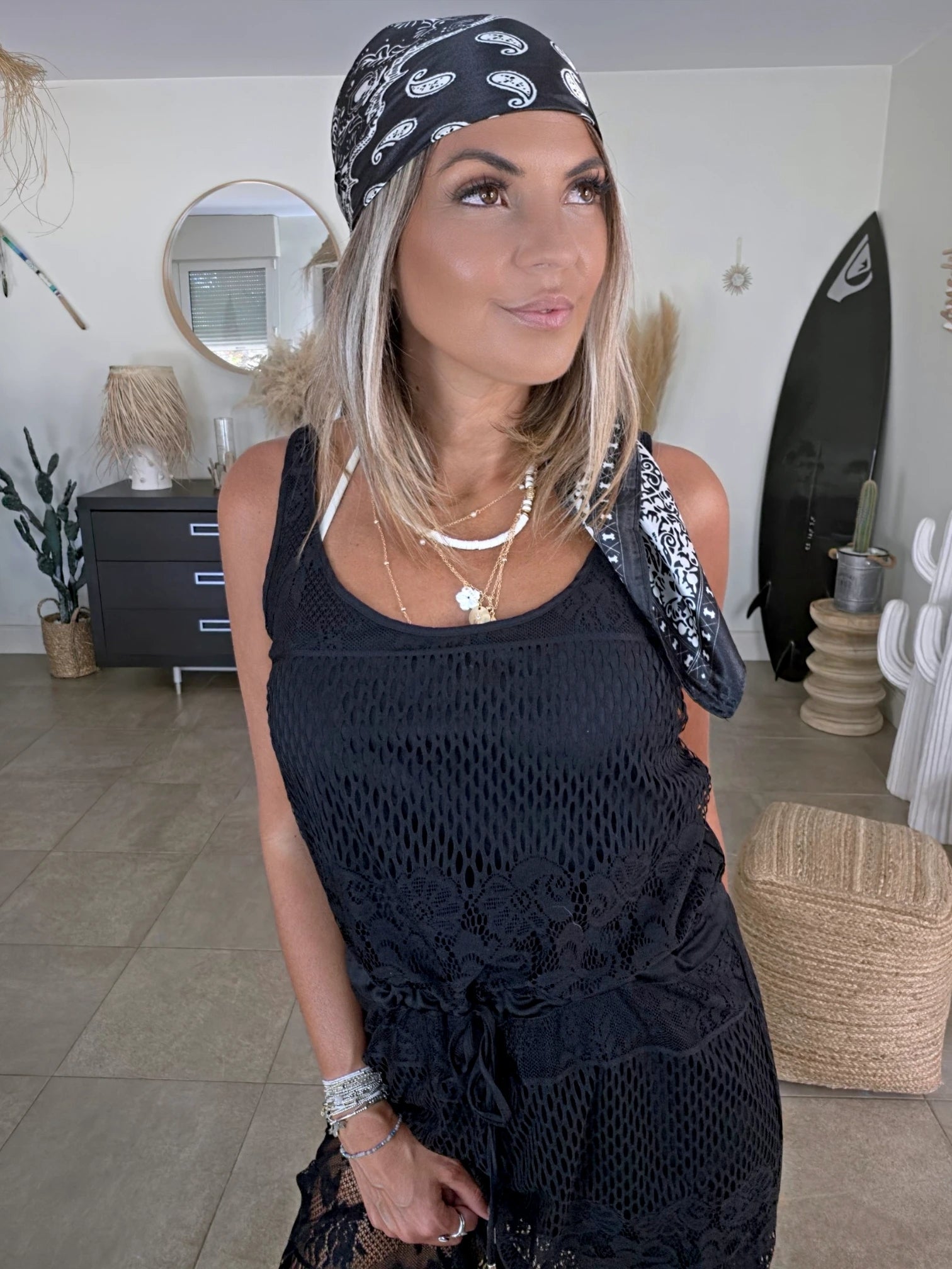 Robe noire ajourée