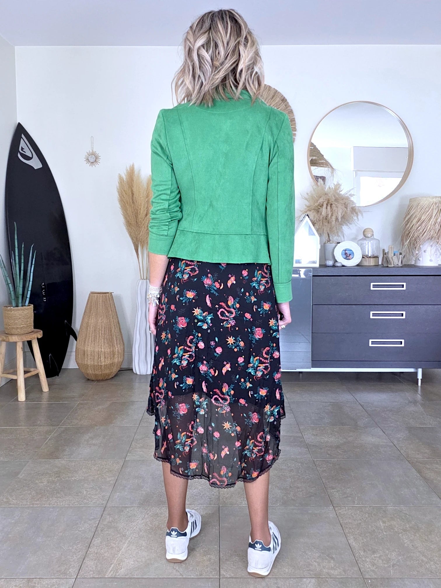 Jupe asymétrique noire à imprimé fleuri