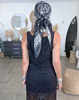 Foulard noir à imprimé bandana