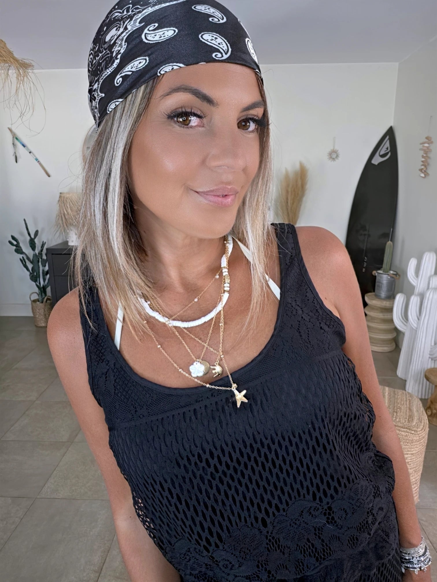 Foulard noir à imprimé bandana