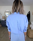 Chemise bleu ciel à palmiers orange fluo
