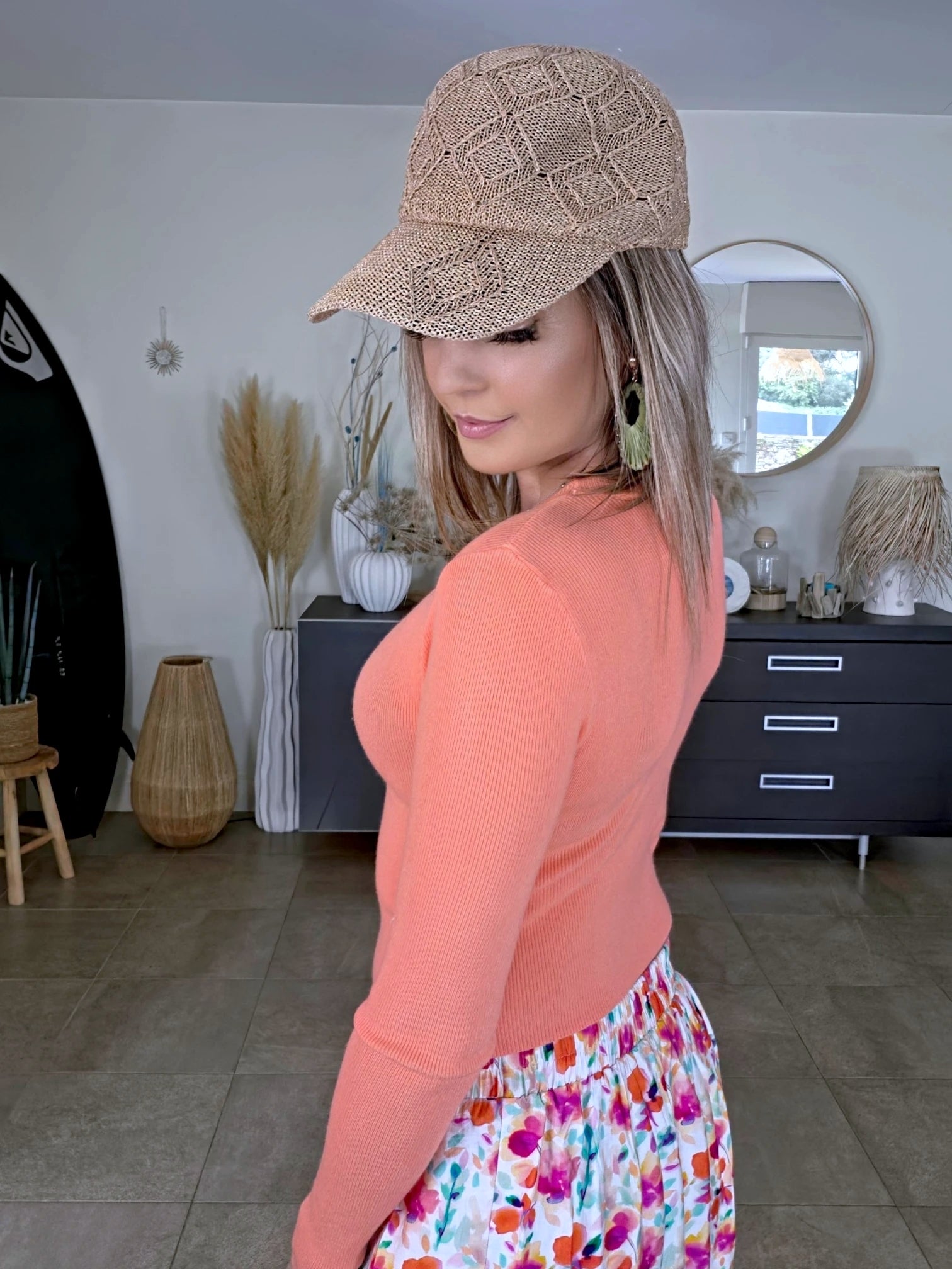 Casquette ajourée beige avec fils mettalisé doré