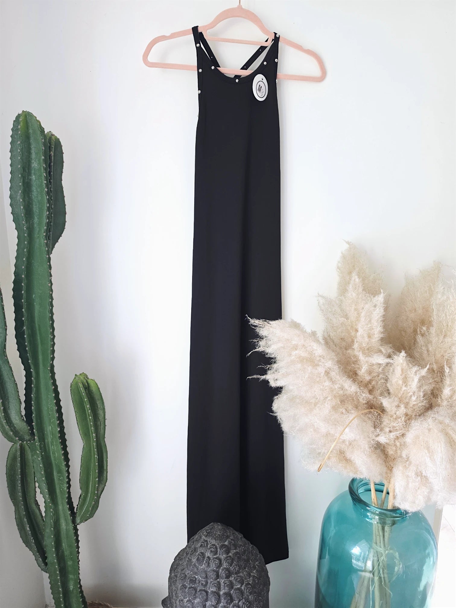 Robe longue noire cloutée