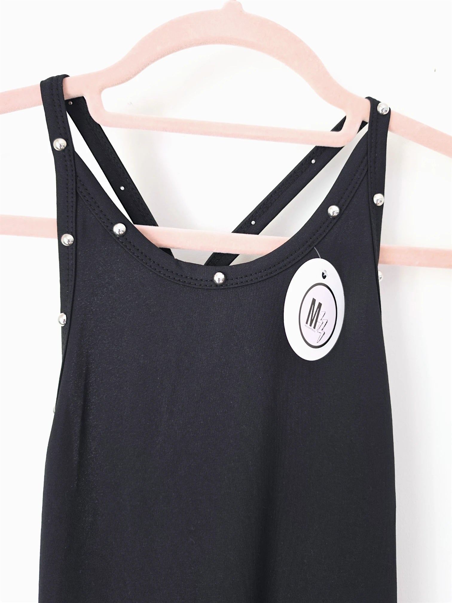 Robe longue noire cloutée
