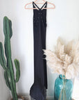 Robe longue noire cloutée