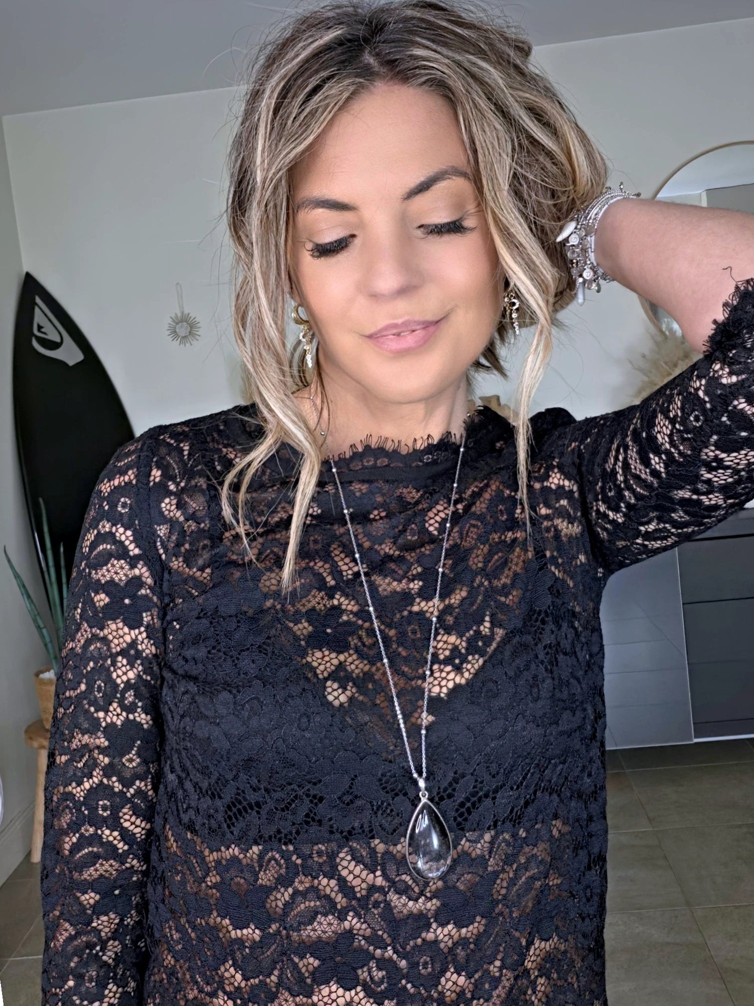 Haut en dentelle noire