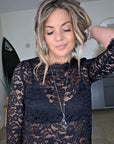 Haut en dentelle noire