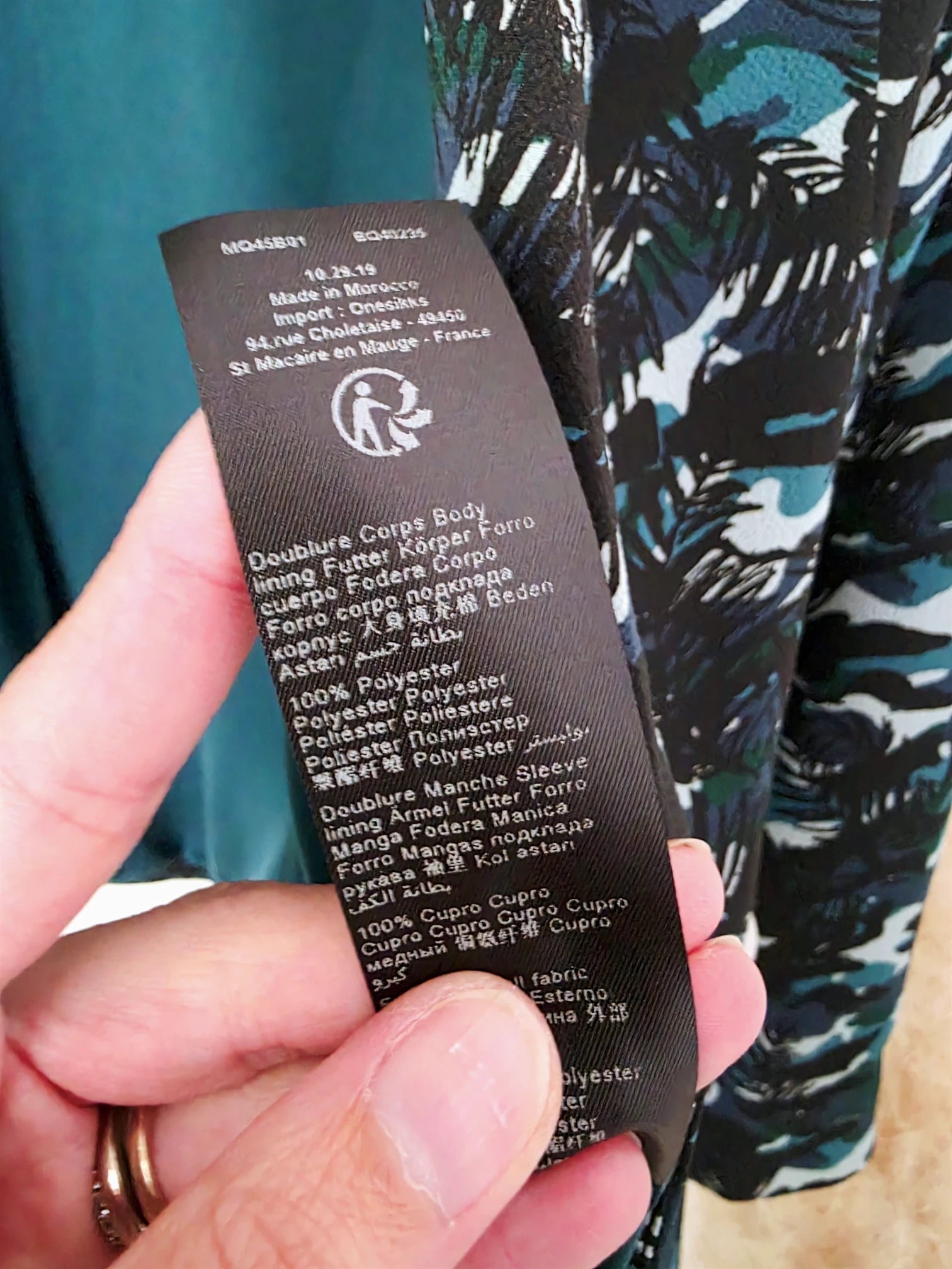 Veste cintrée à imprimé camouflage