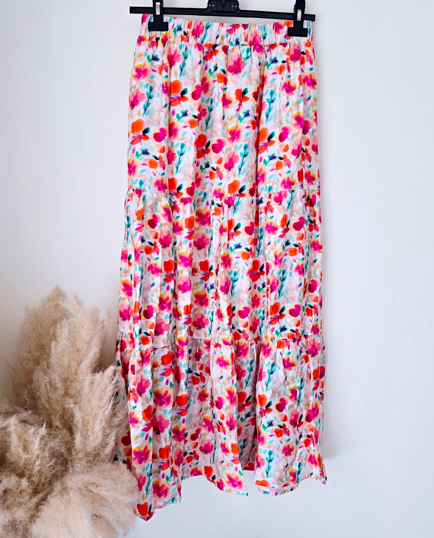 Jupe blanche à imprimé fleuri - 𝐌𝐚𝐫𝐢𝐧𝐚𝟒𝟒𝐟𝐚𝐦𝐢𝐥𝐲