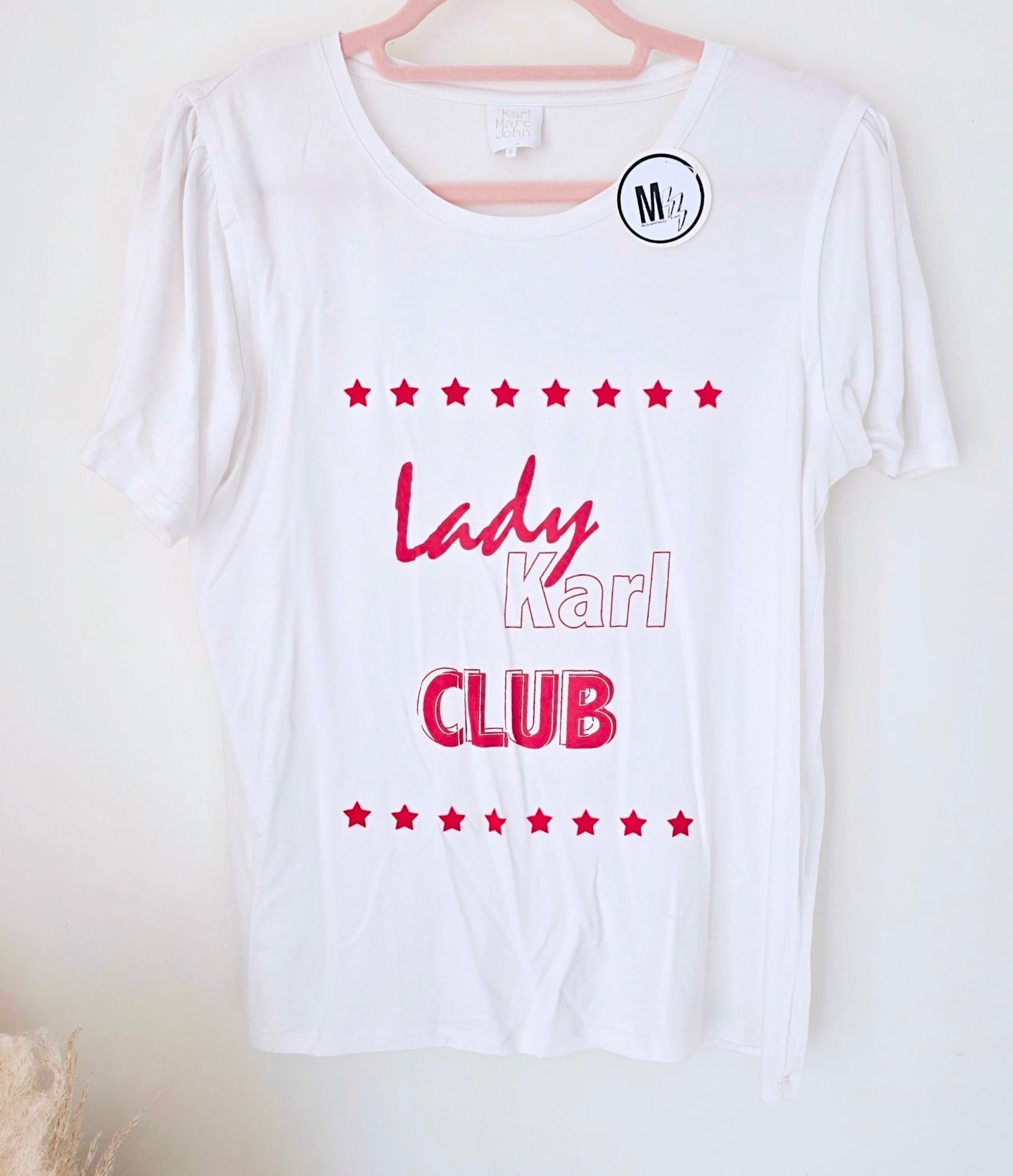T-shirt blanc à inscriptions rouges - 𝐌𝐚𝐫𝐢𝐧𝐚𝟒𝟒𝐟𝐚𝐦𝐢𝐥𝐲