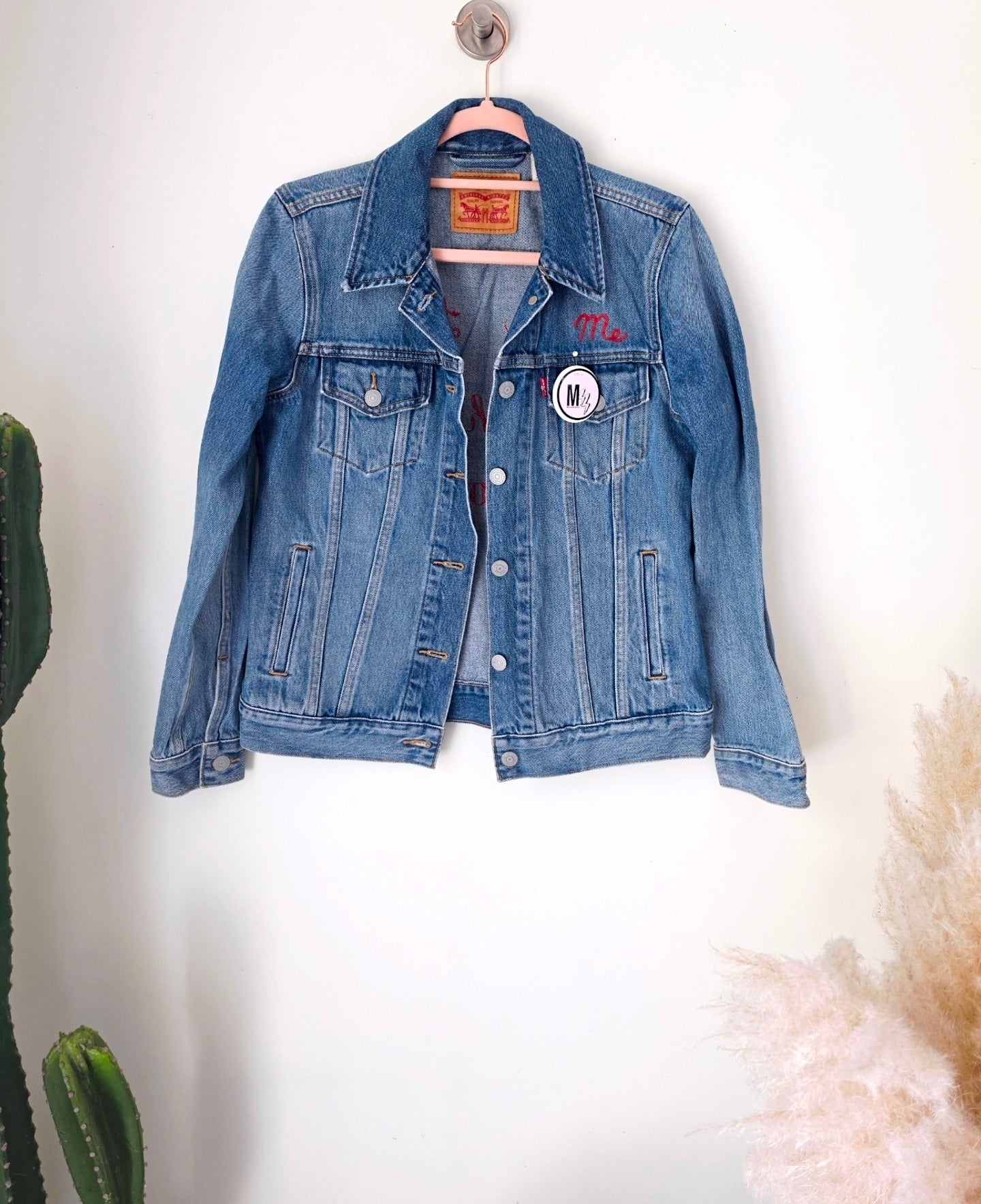 Veste en jean à inscriptions - 𝐌𝐚𝐫𝐢𝐧𝐚𝟒𝟒𝐟𝐚𝐦𝐢𝐥𝐲
