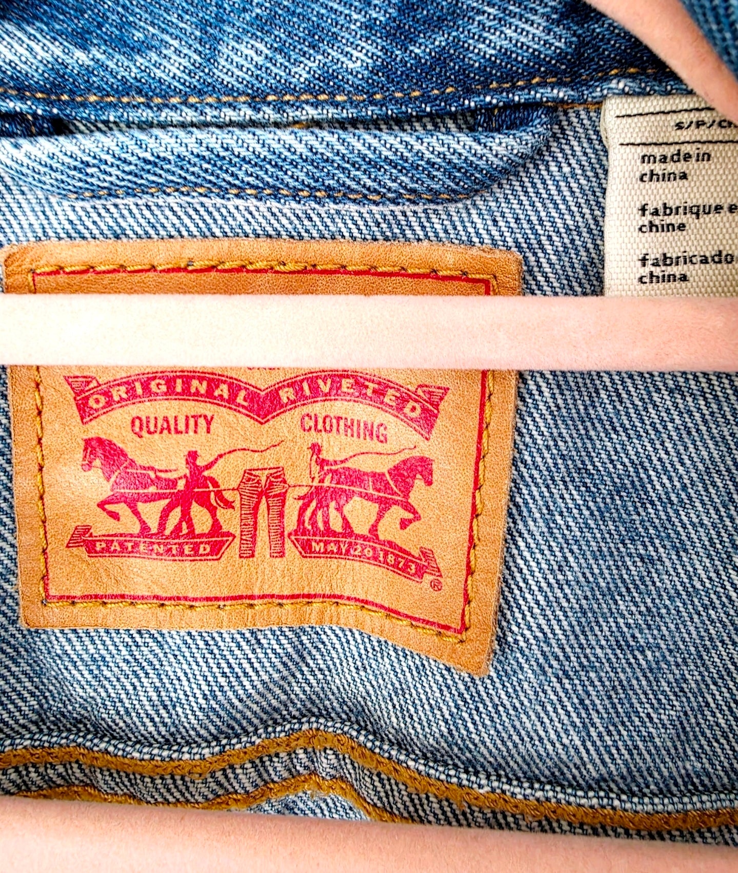 Veste en jean à inscriptions - 𝐌𝐚𝐫𝐢𝐧𝐚𝟒𝟒𝐟𝐚𝐦𝐢𝐥𝐲