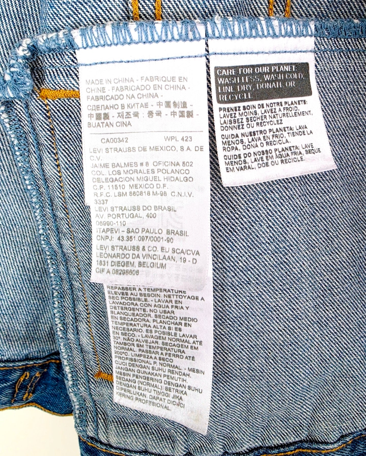 Veste en jean à inscriptions - 𝐌𝐚𝐫𝐢𝐧𝐚𝟒𝟒𝐟𝐚𝐦𝐢𝐥𝐲
