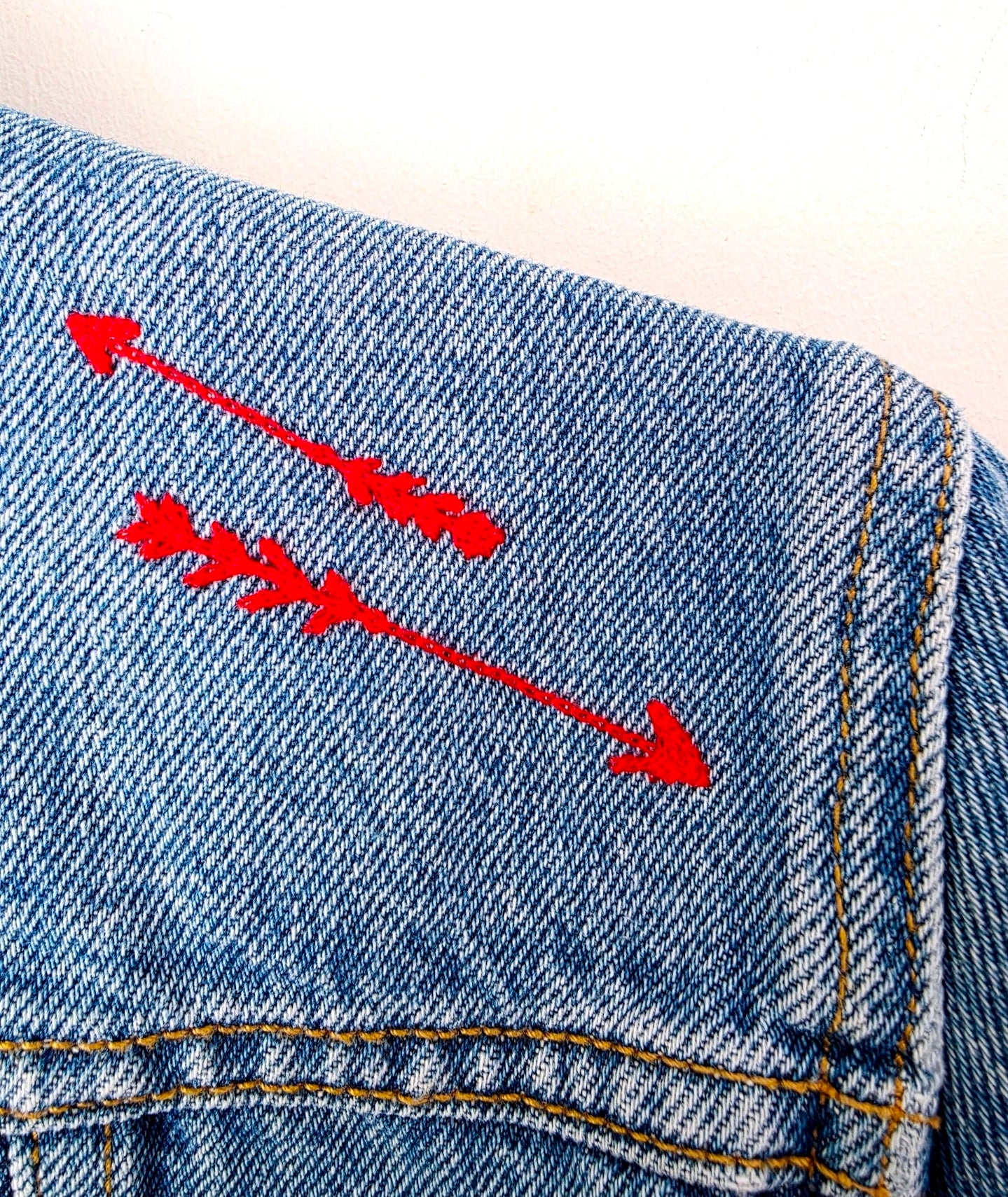 Veste en jean à inscriptions - 𝐌𝐚𝐫𝐢𝐧𝐚𝟒𝟒𝐟𝐚𝐦𝐢𝐥𝐲