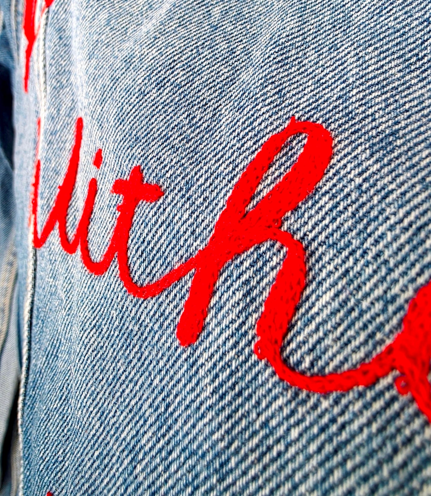 Veste en jean à inscriptions - 𝐌𝐚𝐫𝐢𝐧𝐚𝟒𝟒𝐟𝐚𝐦𝐢𝐥𝐲