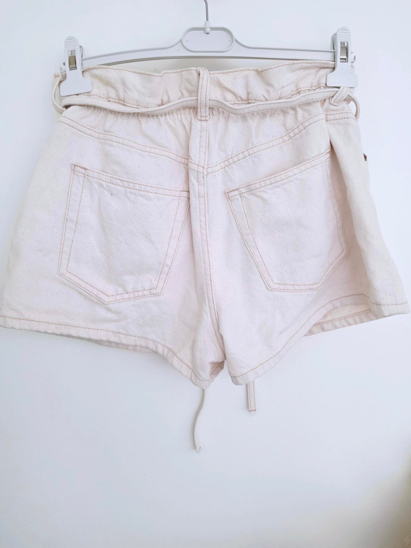 Short écru en jean