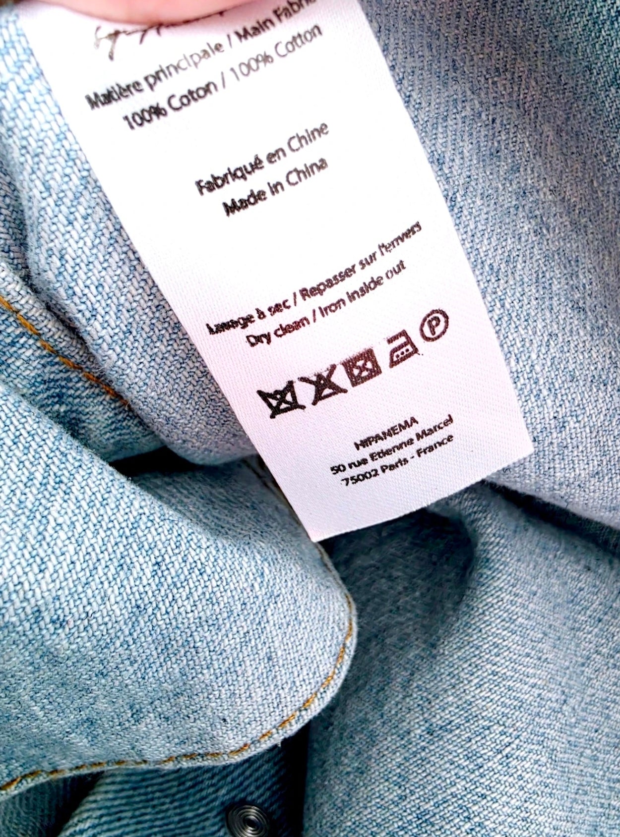 Veste en jean à inscriptions en perles