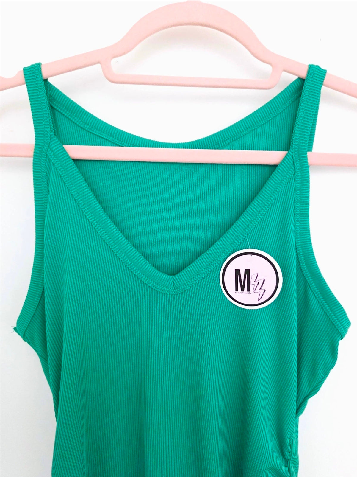 Débardeur vert vif à maille côtelée en lycra - 𝐌𝐚𝐫𝐢𝐧𝐚𝟒𝟒𝐟𝐚𝐦𝐢𝐥𝐲
