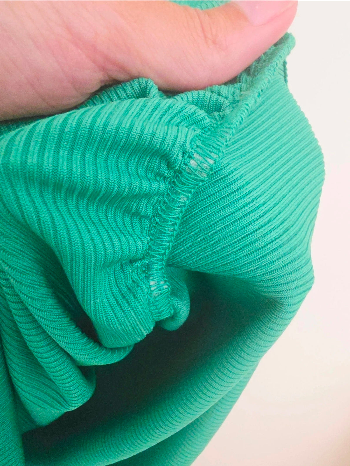 Débardeur vert vif à maille côtelée en lycra - 𝐌𝐚𝐫𝐢𝐧𝐚𝟒𝟒𝐟𝐚𝐦𝐢𝐥𝐲