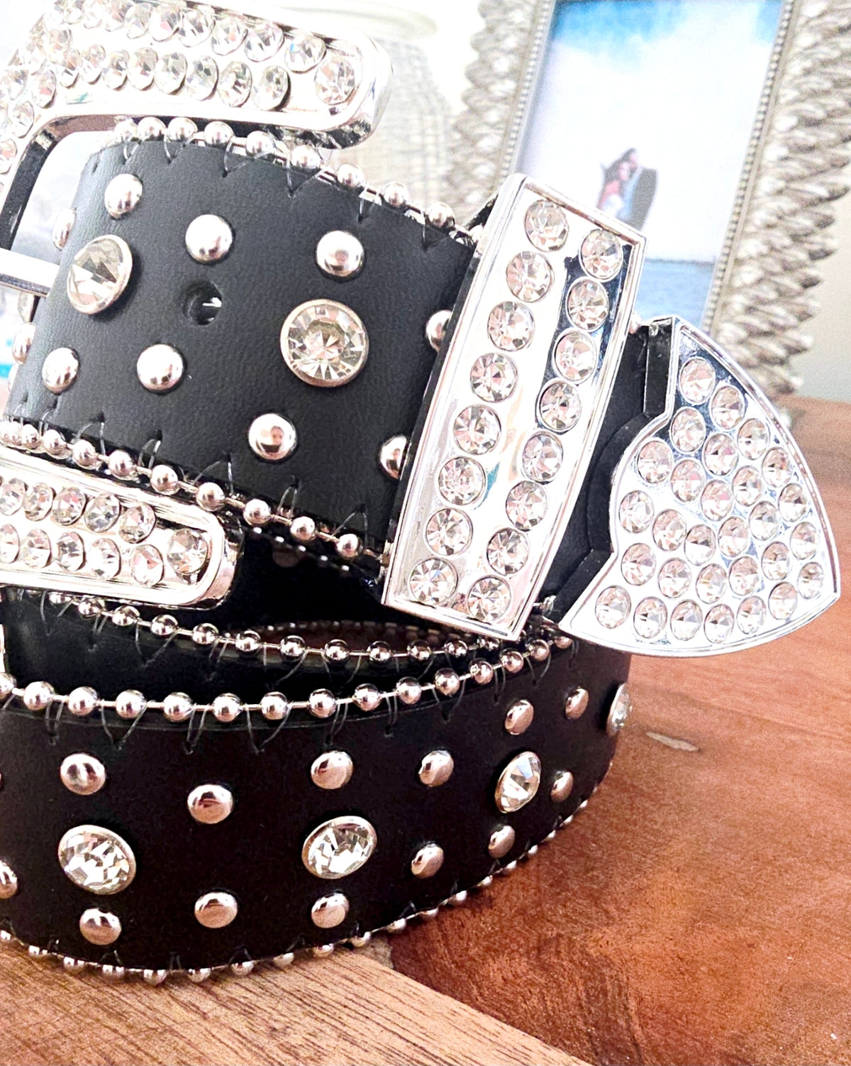 Ceinture noire à clous en strass rock - 𝐌𝐚𝐫𝐢𝐧𝐚𝟒𝟒𝐟𝐚𝐦𝐢𝐥𝐲