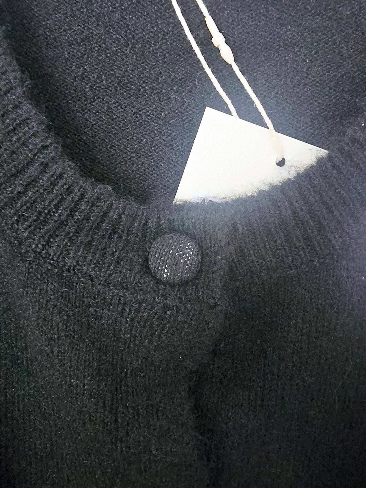 Cardigan noir à maille douce et chaude - 𝐌𝐚𝐫𝐢𝐧𝐚𝟒𝟒𝐟𝐚𝐦𝐢𝐥𝐲