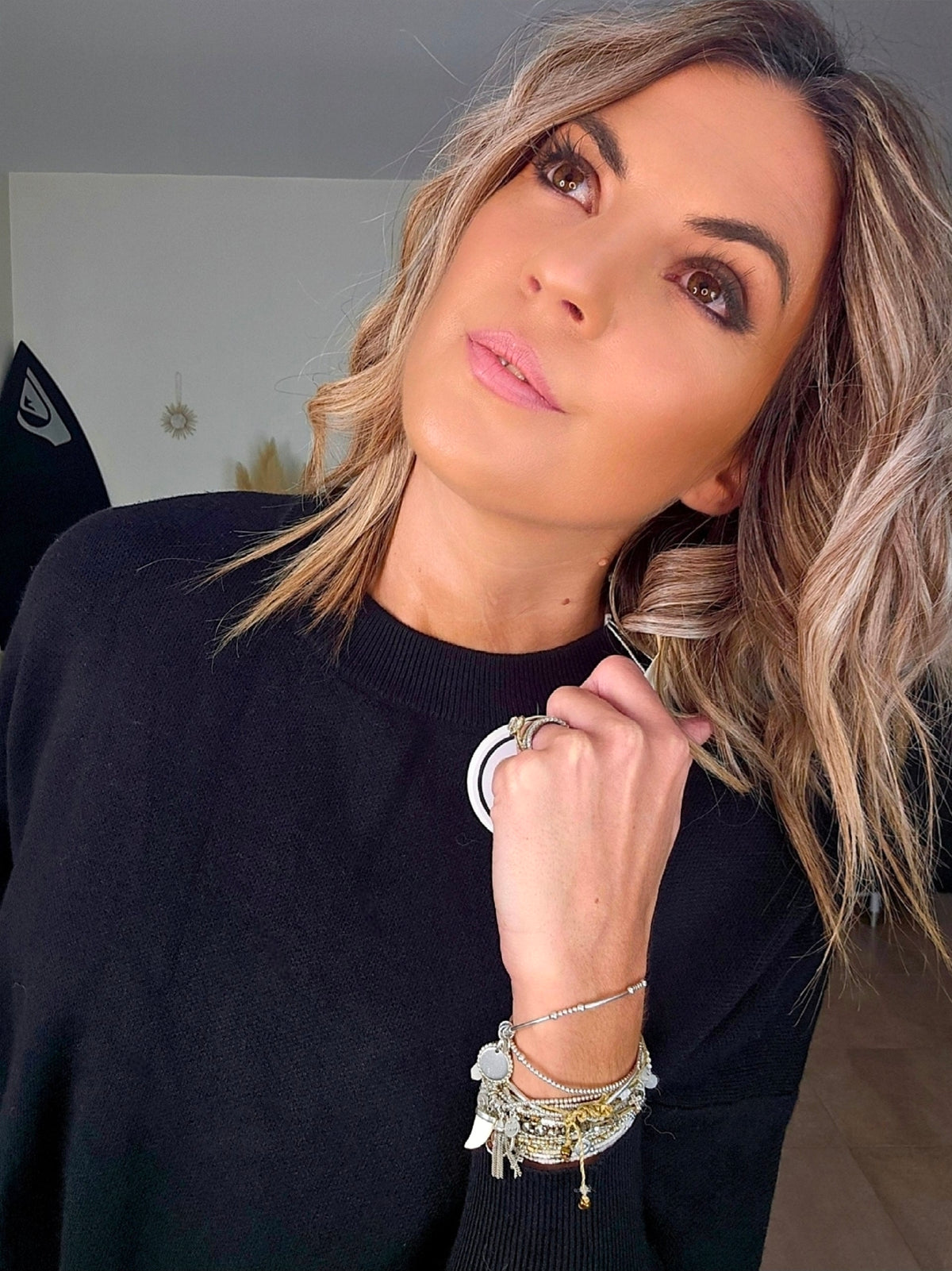 Pull noir à inscriptions au dos - 𝐌𝐚𝐫𝐢𝐧𝐚𝟒𝟒𝐟𝐚𝐦𝐢𝐥𝐲