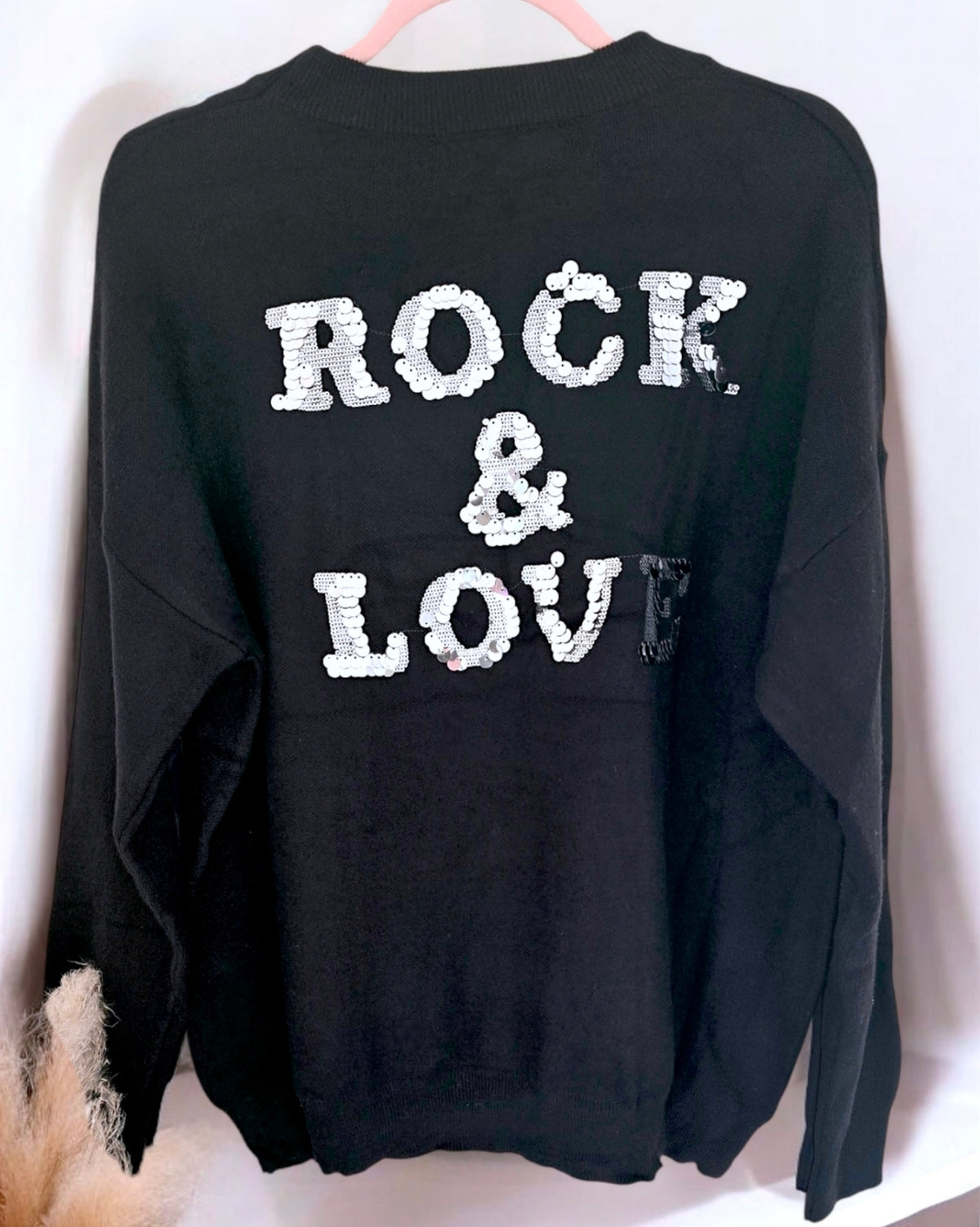 Pull noir à inscriptions au dos - 𝐌𝐚𝐫𝐢𝐧𝐚𝟒𝟒𝐟𝐚𝐦𝐢𝐥𝐲