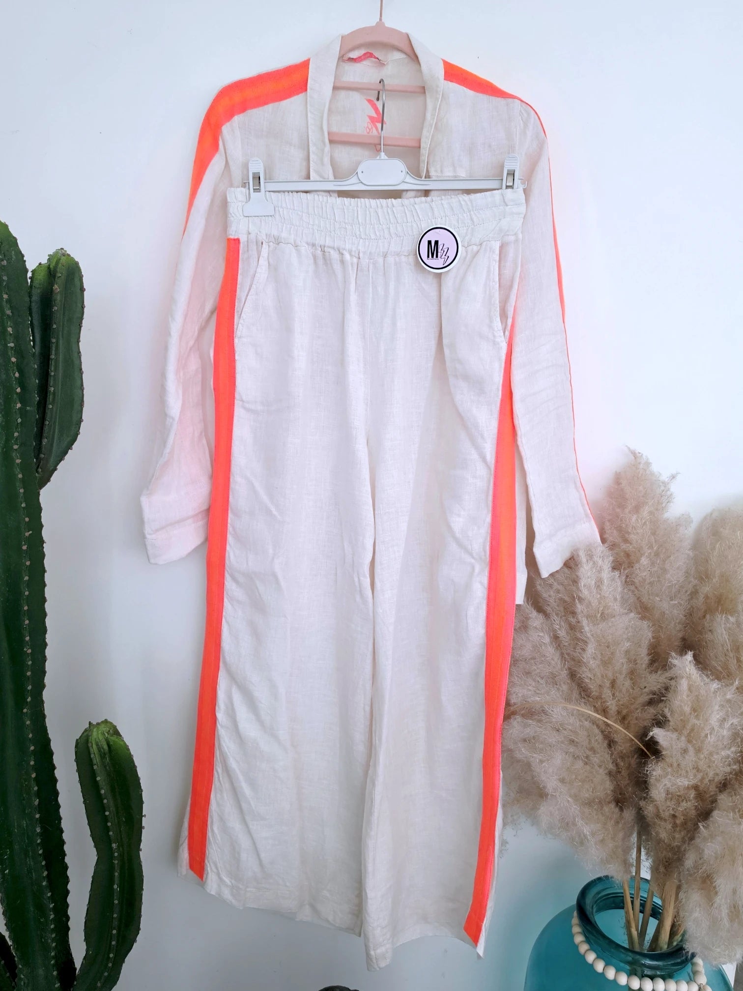 Ensemble veste + Pantalon en lin écru à bandes latérales fluo