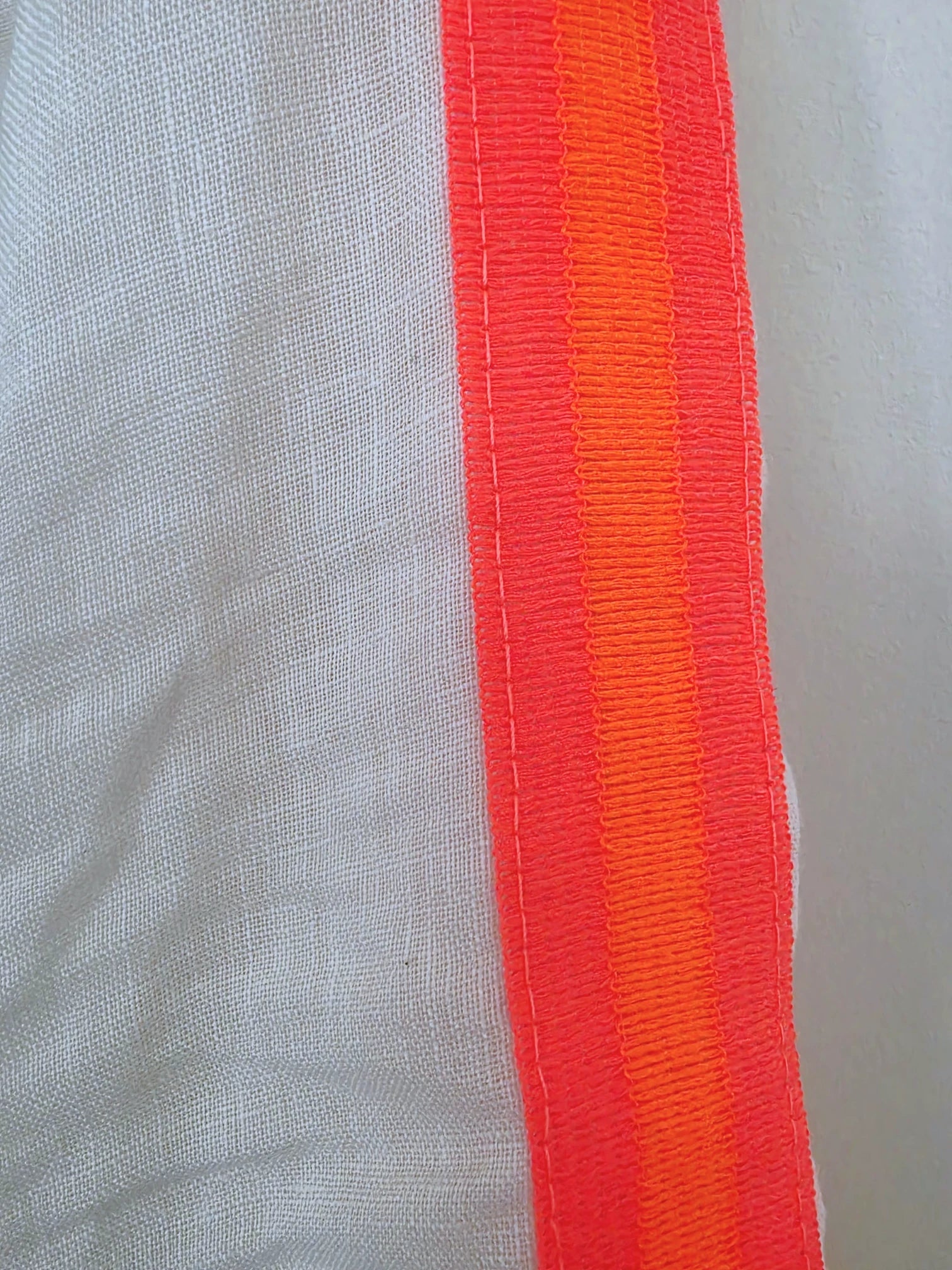 Ensemble veste + Pantalon en lin écru à bandes latérales fluo