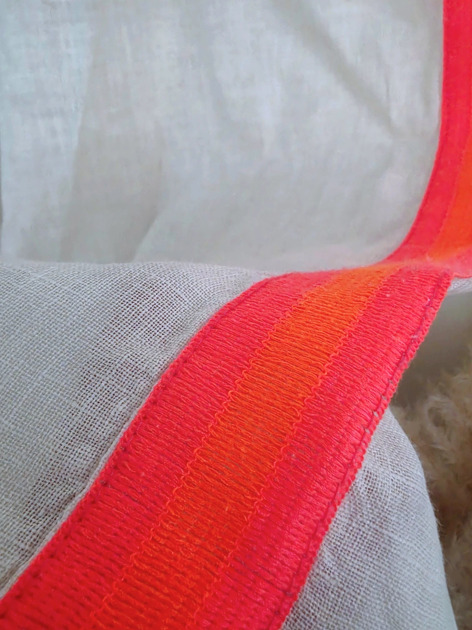 Ensemble veste + Pantalon en lin écru à bandes latérales fluo