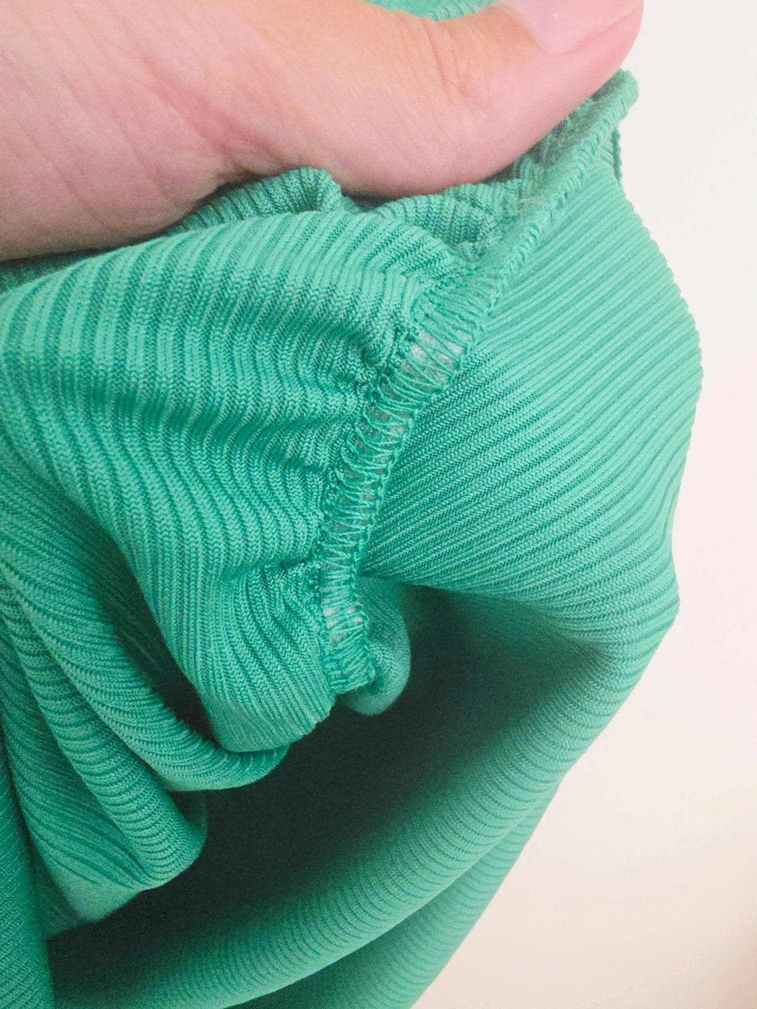 Débardeur vert en lycra à maille côtelée