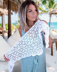 Foulard triangle blanc en crochet