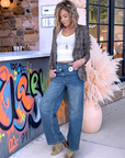 Jean bleu coupe droite à ceinture asymétrique. - 𝐌𝐚𝐫𝐢𝐧𝐚𝟒𝟒𝐟𝐚𝐦𝐢𝐥𝐲